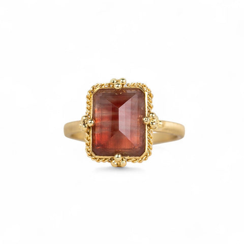 18k yellow gold ring featuring a rust colored sunstone gemstone with lighter streaks of color.