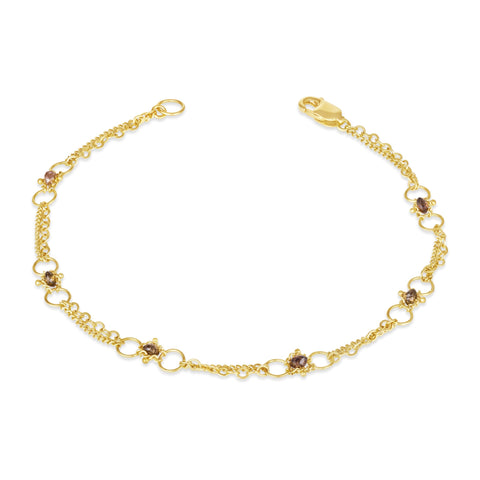 This delicate 18k yellow gold chain bracelet is dotted with champagne diamond beads throughout. The bracelet is finished with a lobster clasp closure.