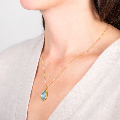 Aquamarine necklace on a model side view