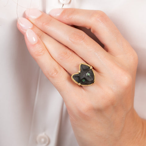 Carved onyx cat ring