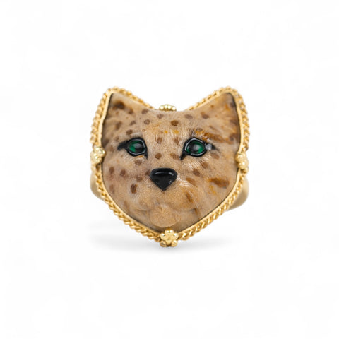 Carved cat ring in 18k gold