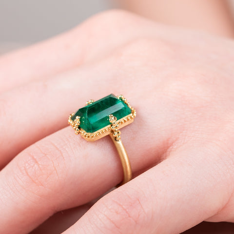 Emerald ring on model side view