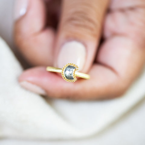 10 jaw-dropping supermodel engagement rings: Emily Ratajkowski, Miranda  Kerr, Jourdan Dunn, more | HELLO!