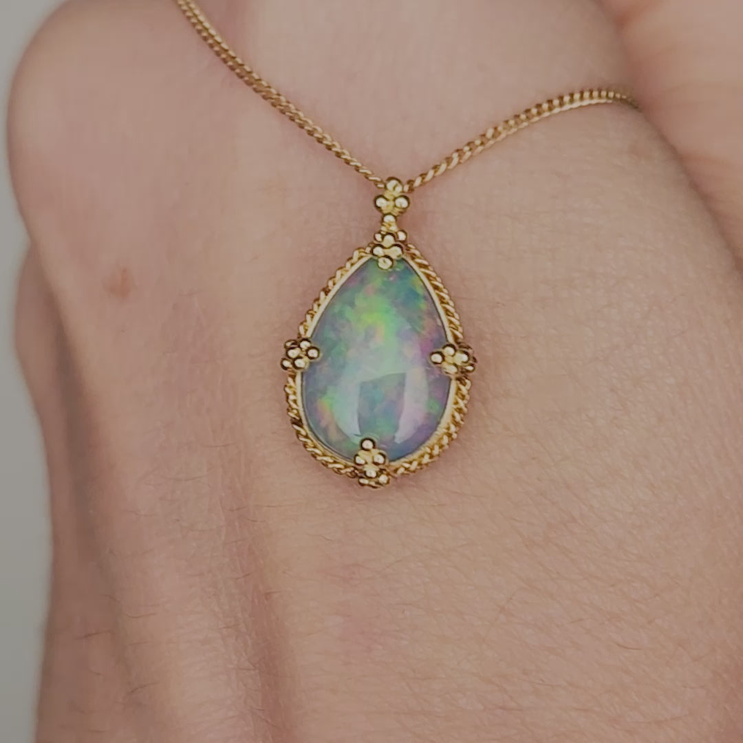 Ethiopian Opal necklace vide