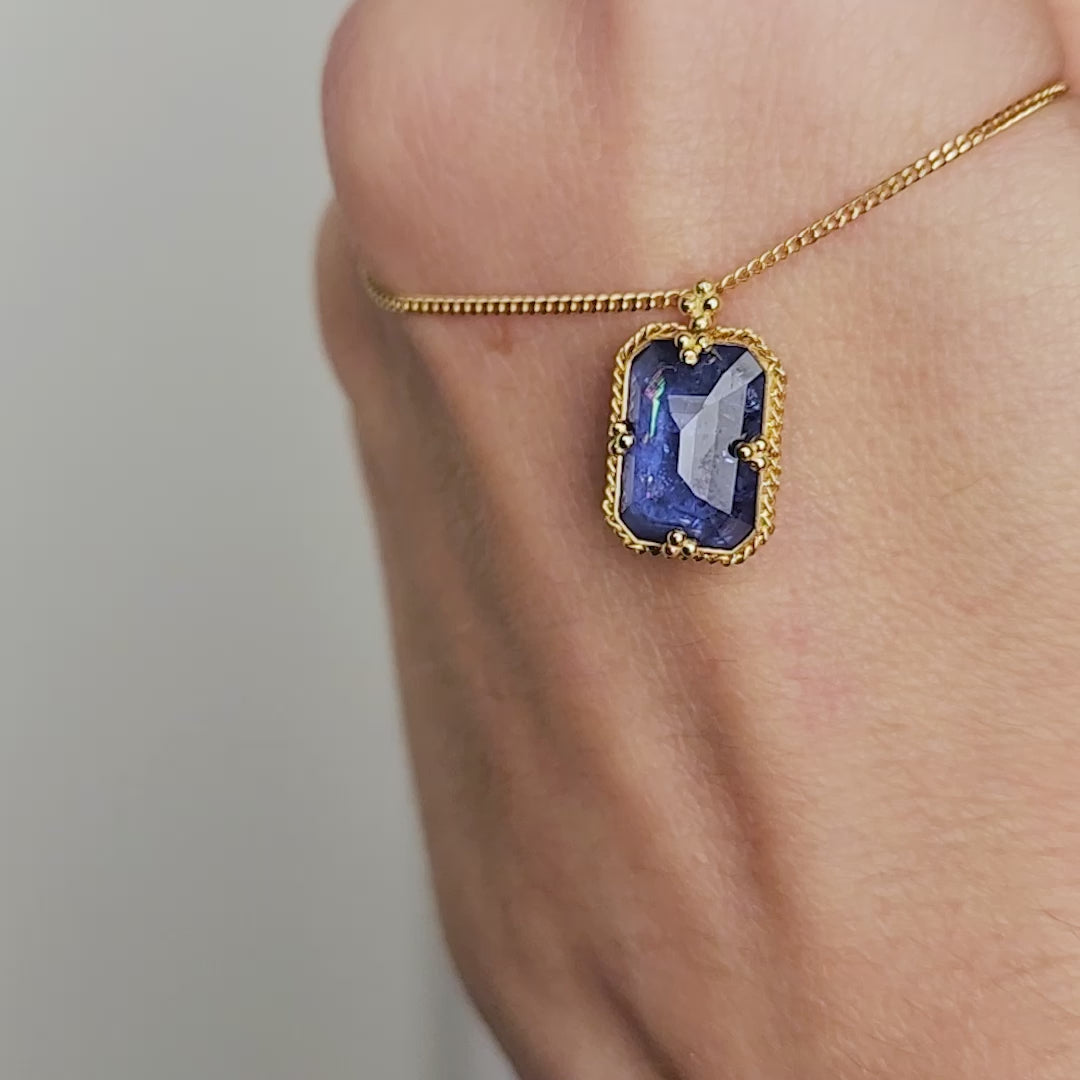 Tanzanite and gold necklace 