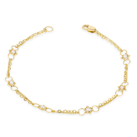 This delicate 18k yellow gold chain bracelet is dotted with white pearl beads throughout. The bracelet is finished with a lobster clasp closure.