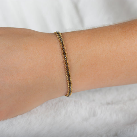 This delicate 18k yellow gold bracelet is delicately woven with champagne diamond beads throughout. The bracelet is finished with an 18k yellow gold lobster clasp.
